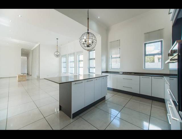 3 BEDROOM PROPERTY TO RENT IN COPPERLEAF ESTATE